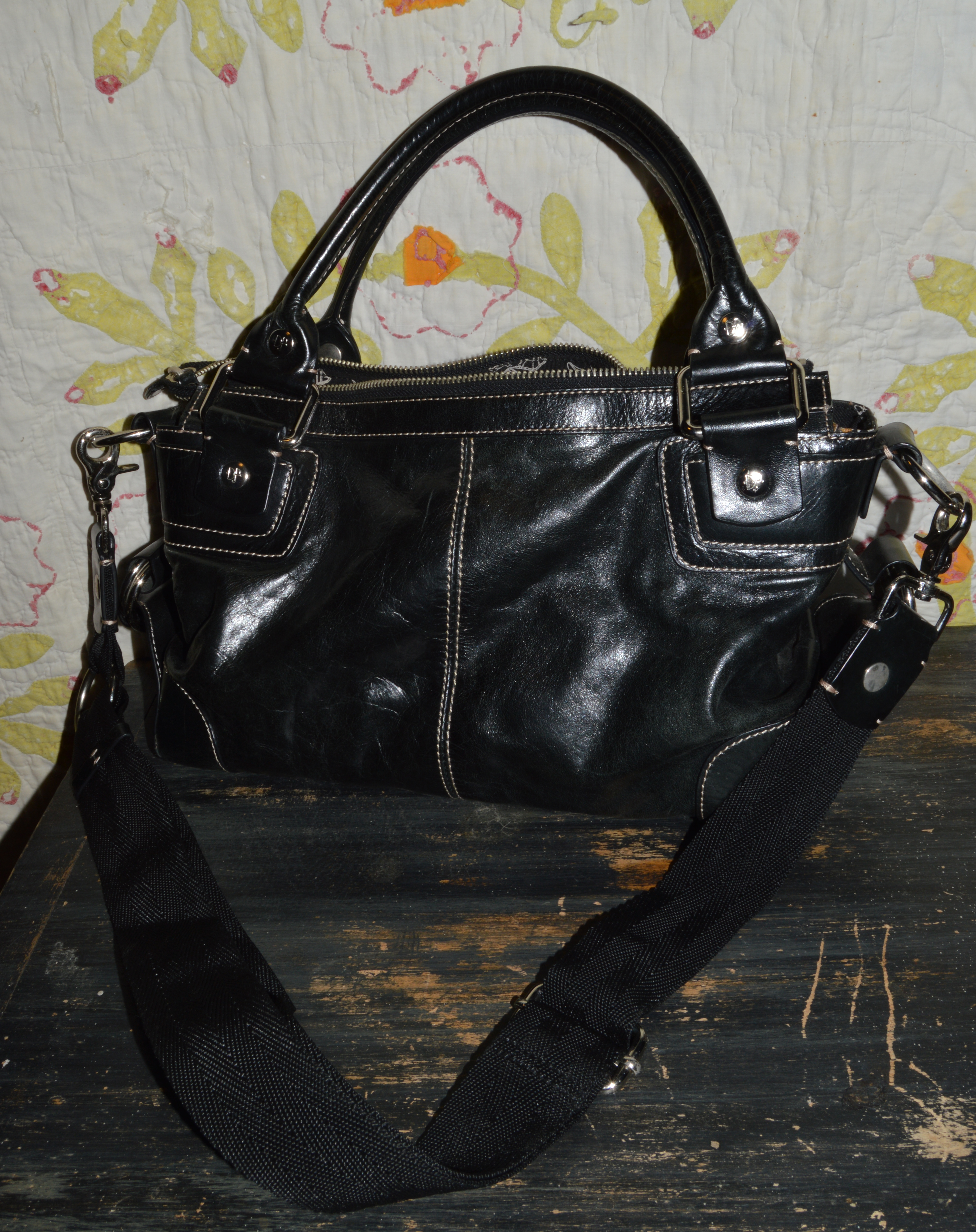 Donald J. Pliner Black Handbag - stellascloset.com